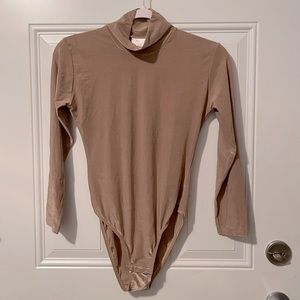 Shiny light beige bodysuit💎mock neck